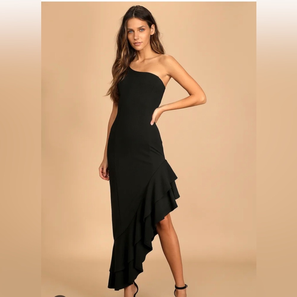 NWT Lulu’s one shoulder black ruffled dress